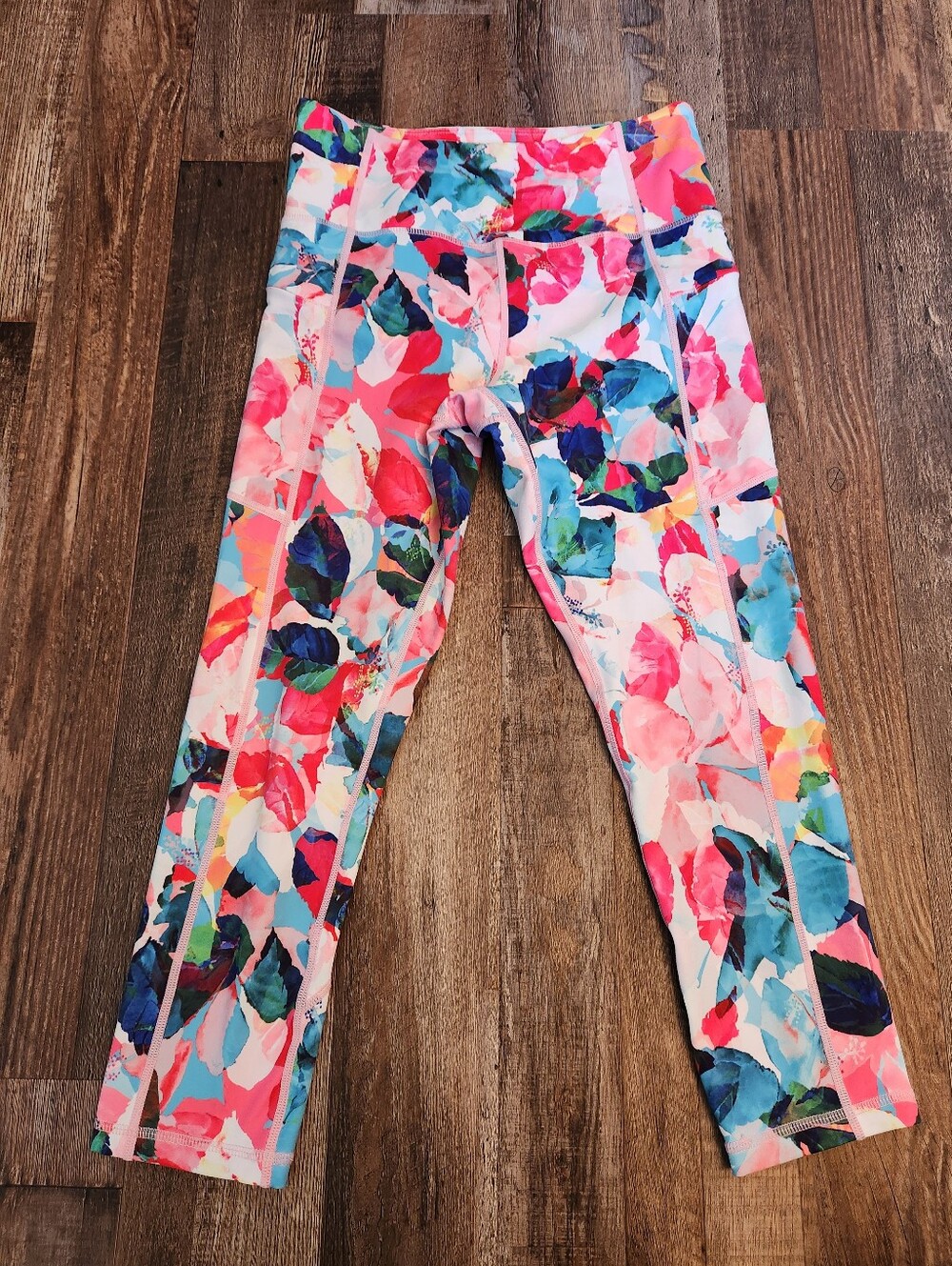 Zyia Active Floral Print Light n Tight Crops Size 6-8
